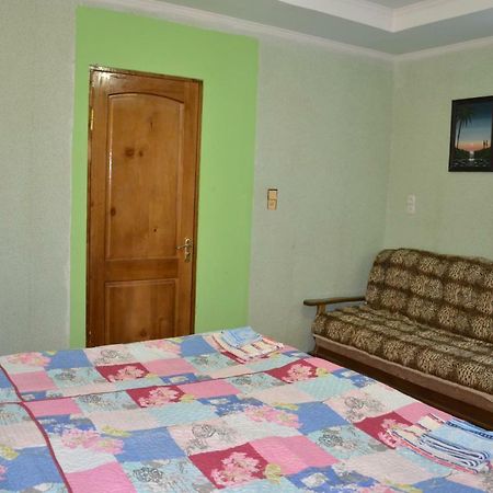 Friends House Hotel Kutaisi Ngoại thất bức ảnh
