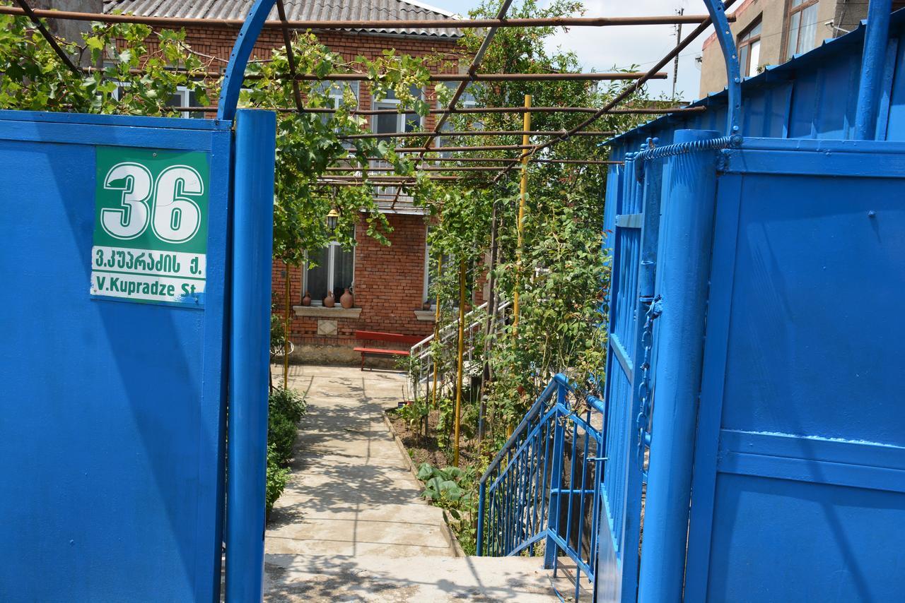 Friends House Hotel Kutaisi Ngoại thất bức ảnh