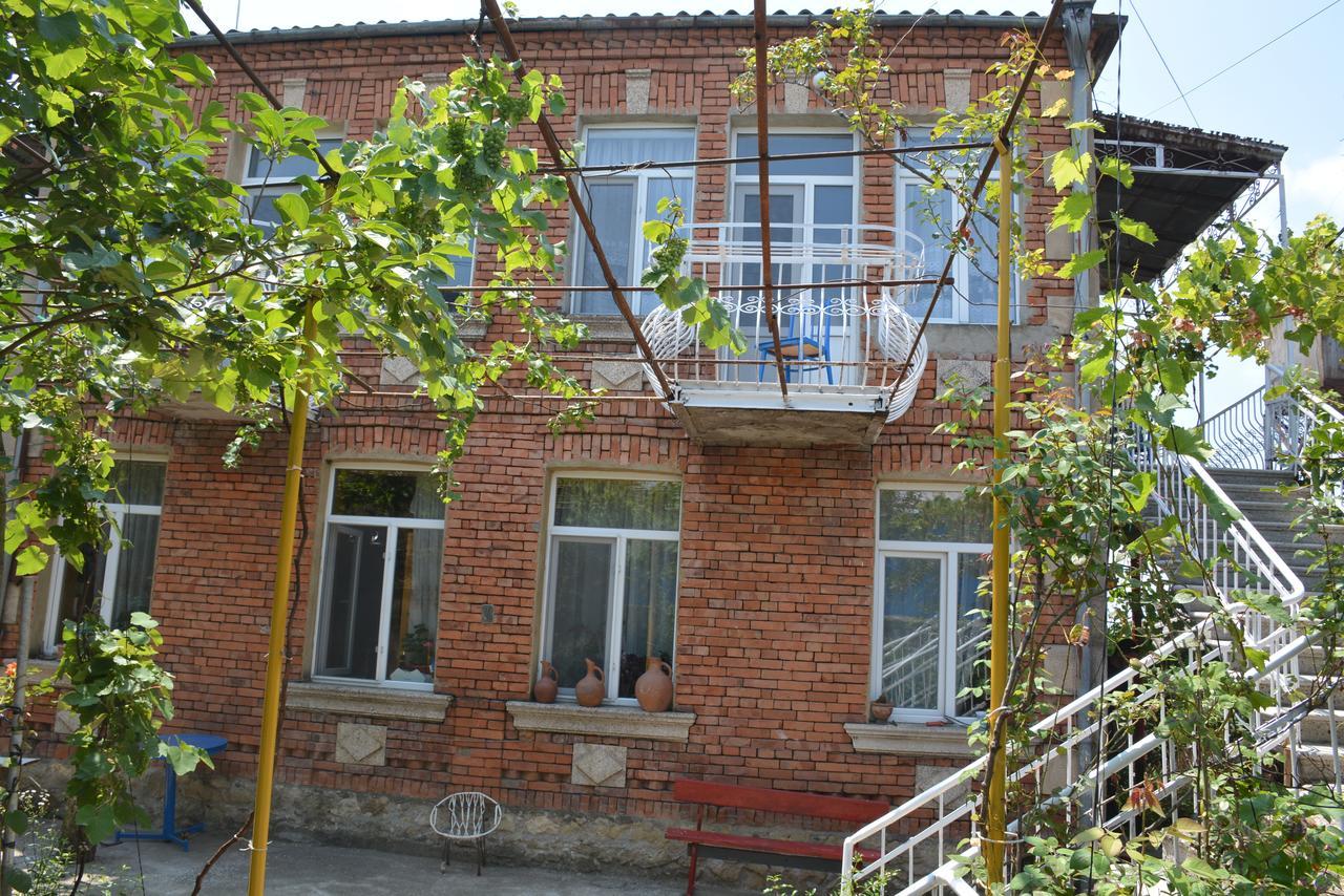 Friends House Hotel Kutaisi Ngoại thất bức ảnh