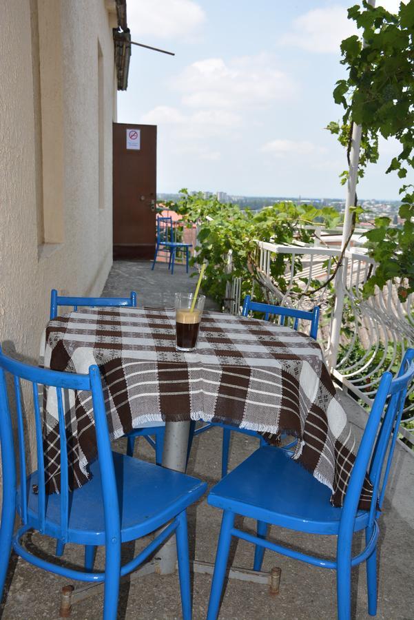 Friends House Hotel Kutaisi Ngoại thất bức ảnh