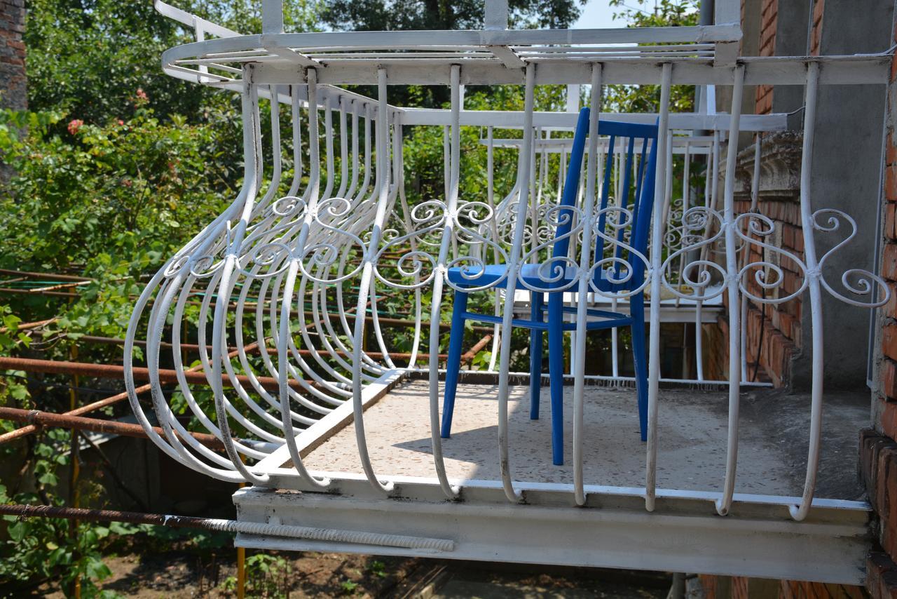 Friends House Hotel Kutaisi Ngoại thất bức ảnh