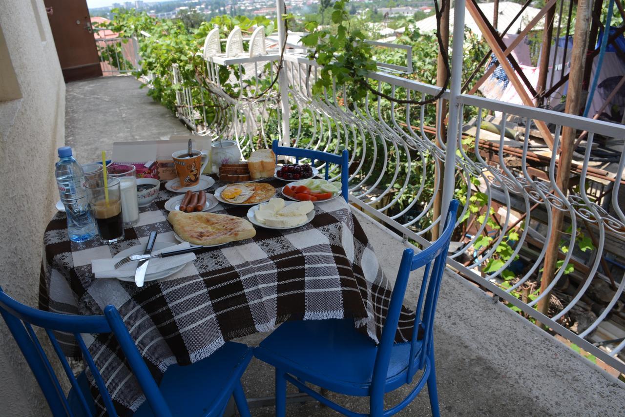 Friends House Hotel Kutaisi Ngoại thất bức ảnh