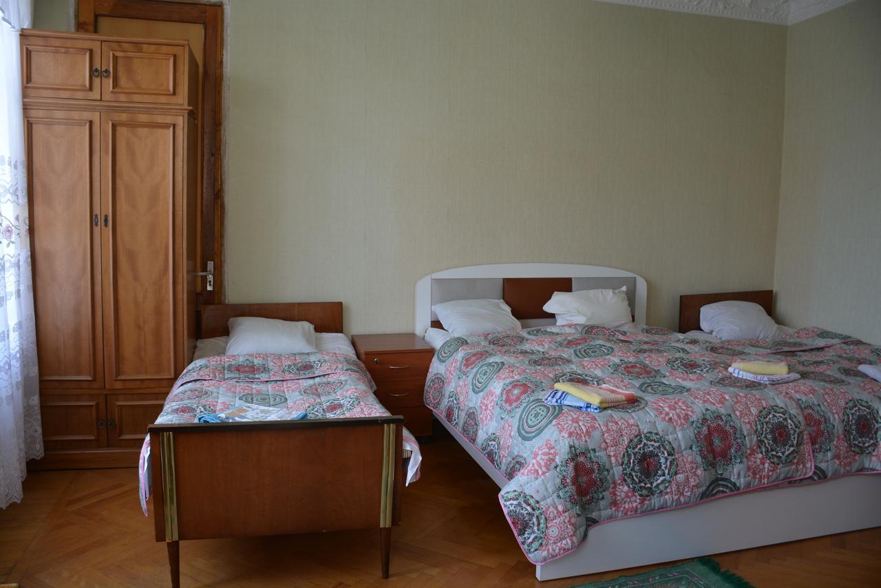 Friends House Hotel Kutaisi Ngoại thất bức ảnh