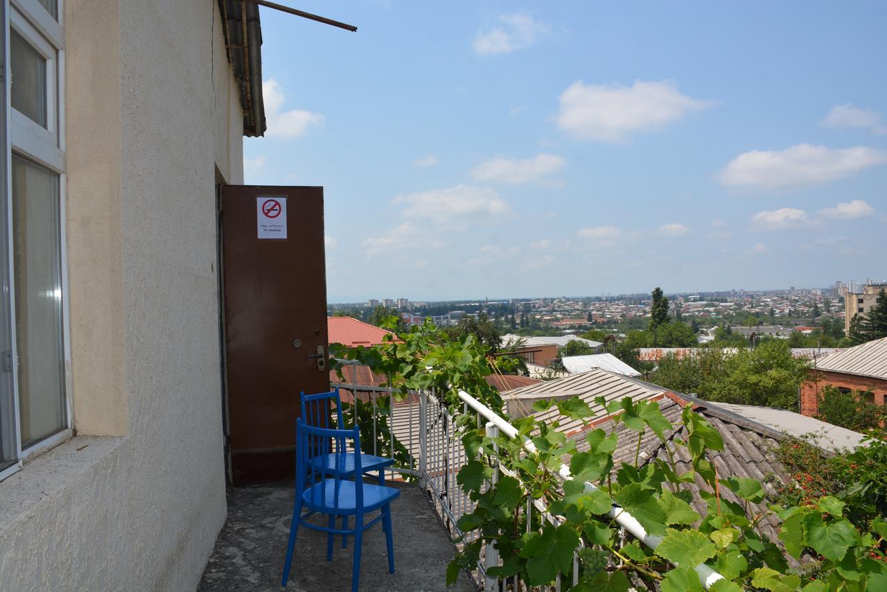 Friends House Hotel Kutaisi Ngoại thất bức ảnh