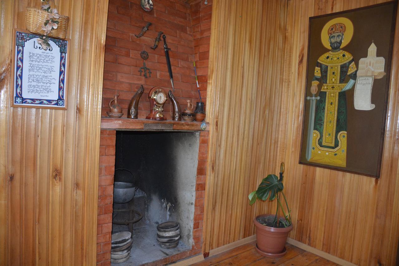 Friends House Hotel Kutaisi Ngoại thất bức ảnh