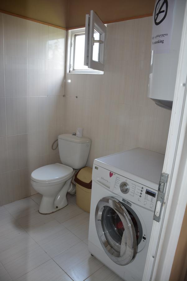 Friends House Hotel Kutaisi Ngoại thất bức ảnh