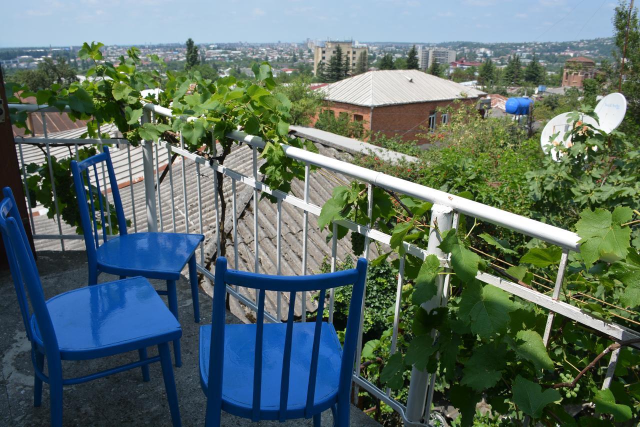 Friends House Hotel Kutaisi Ngoại thất bức ảnh