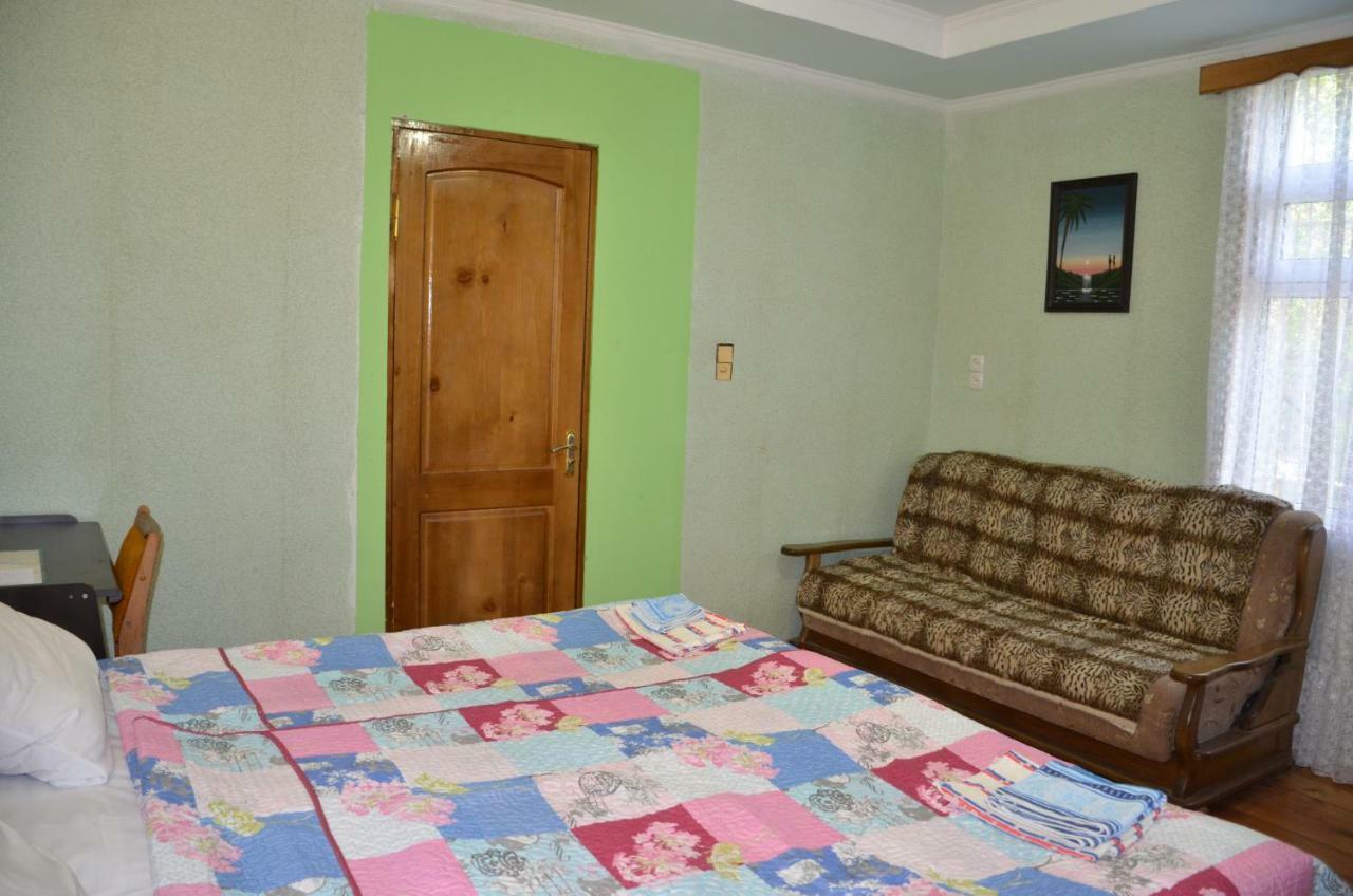 Friends House Hotel Kutaisi Ngoại thất bức ảnh