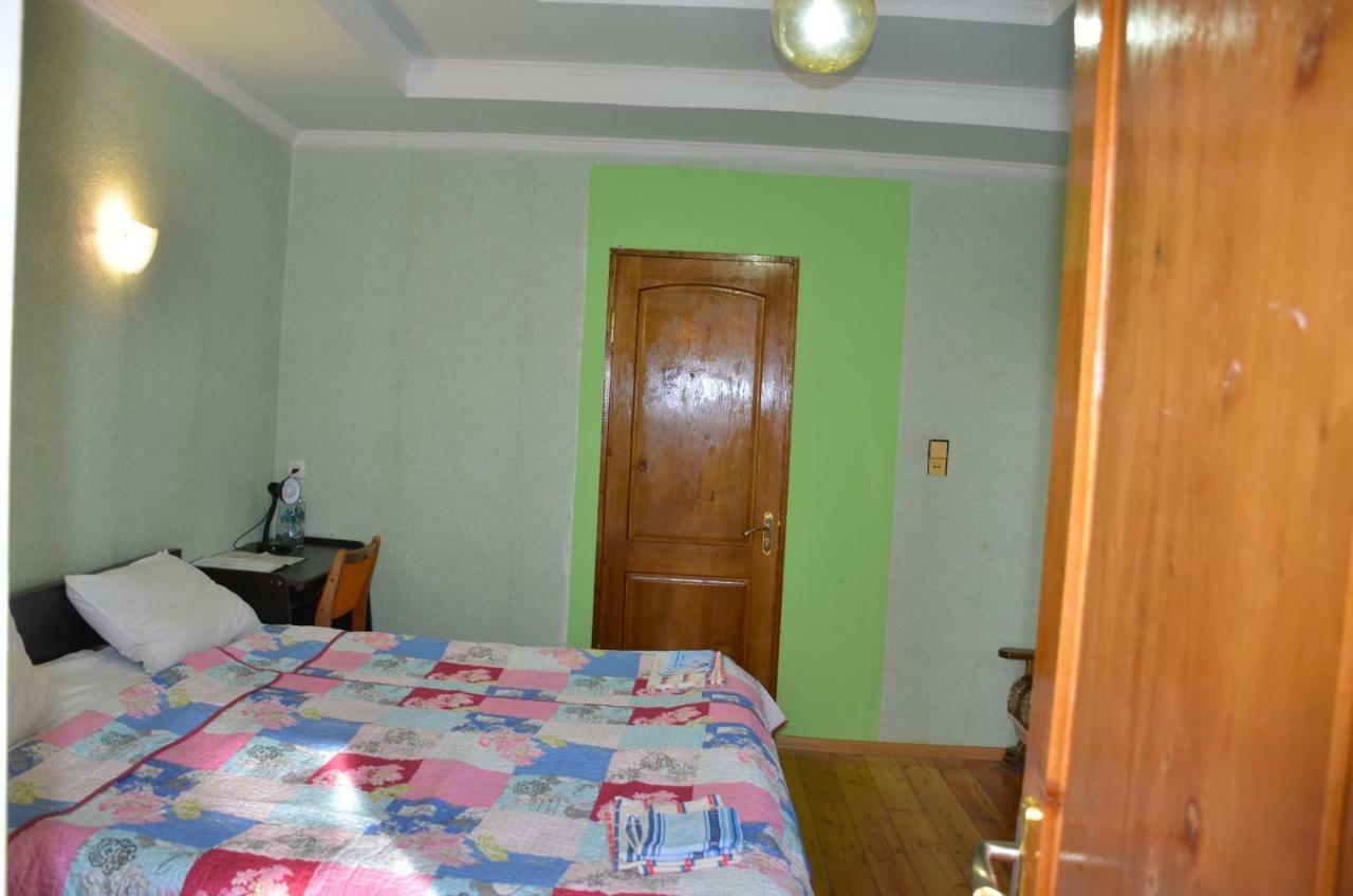 Friends House Hotel Kutaisi Ngoại thất bức ảnh