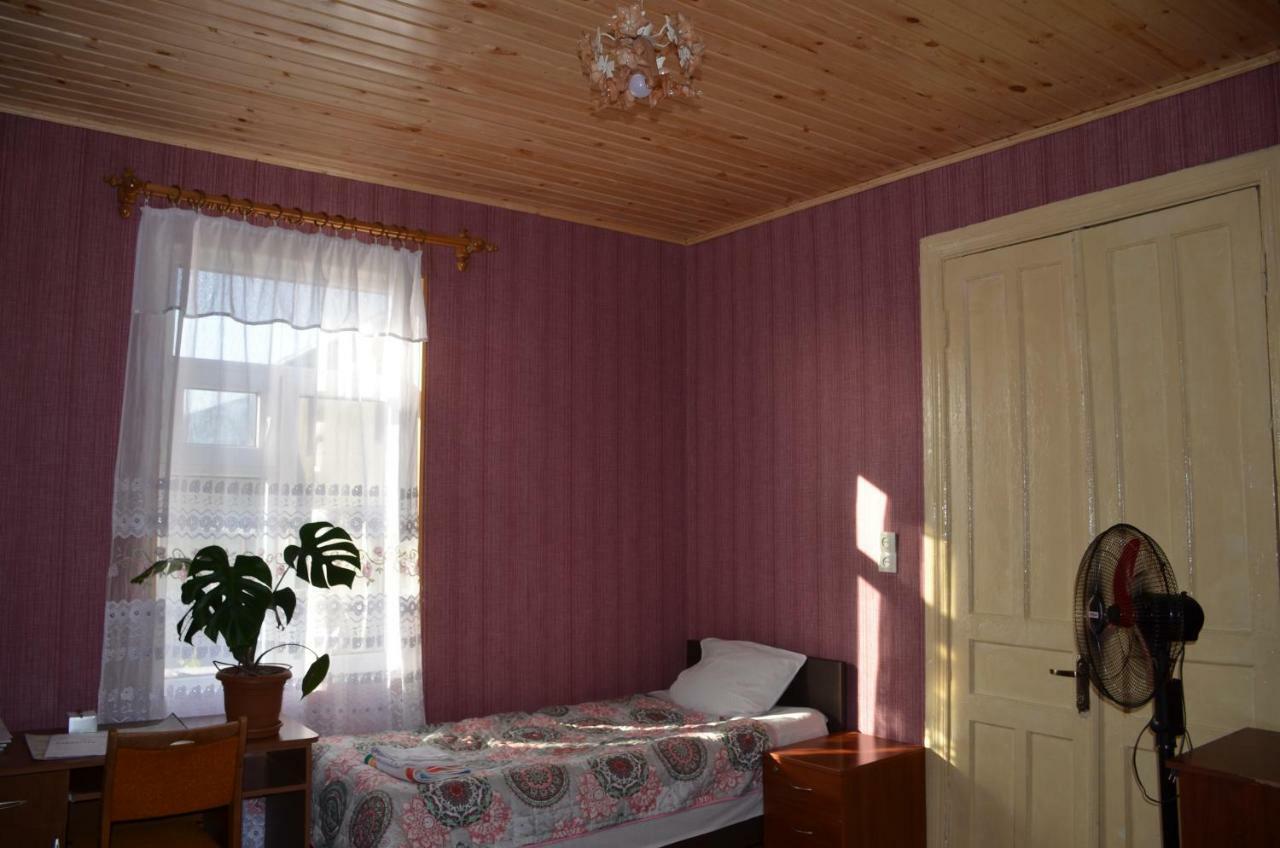Friends House Hotel Kutaisi Ngoại thất bức ảnh